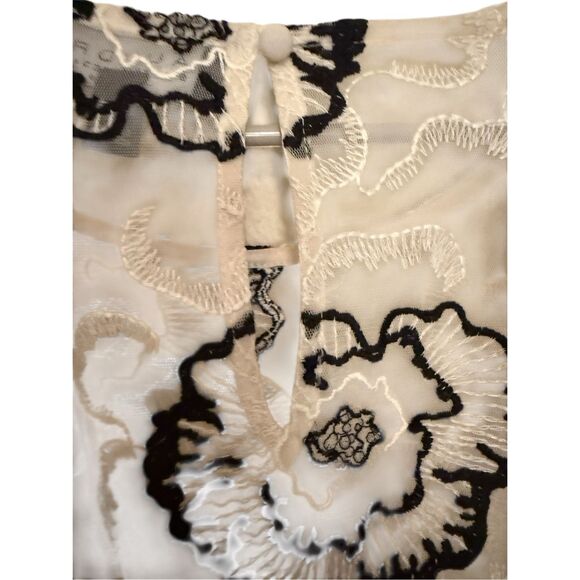 EUC Laundry by Shelli Segal Sheer Embroidered Floral Blouse – Size Medium - Picture 8 of 13
